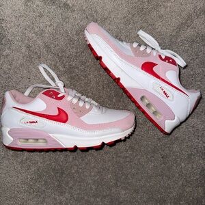 2021 nike air max valentine edition